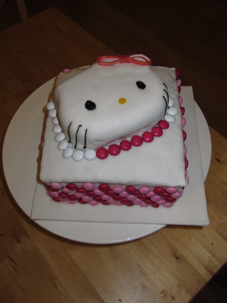 Hello Kitty Cake